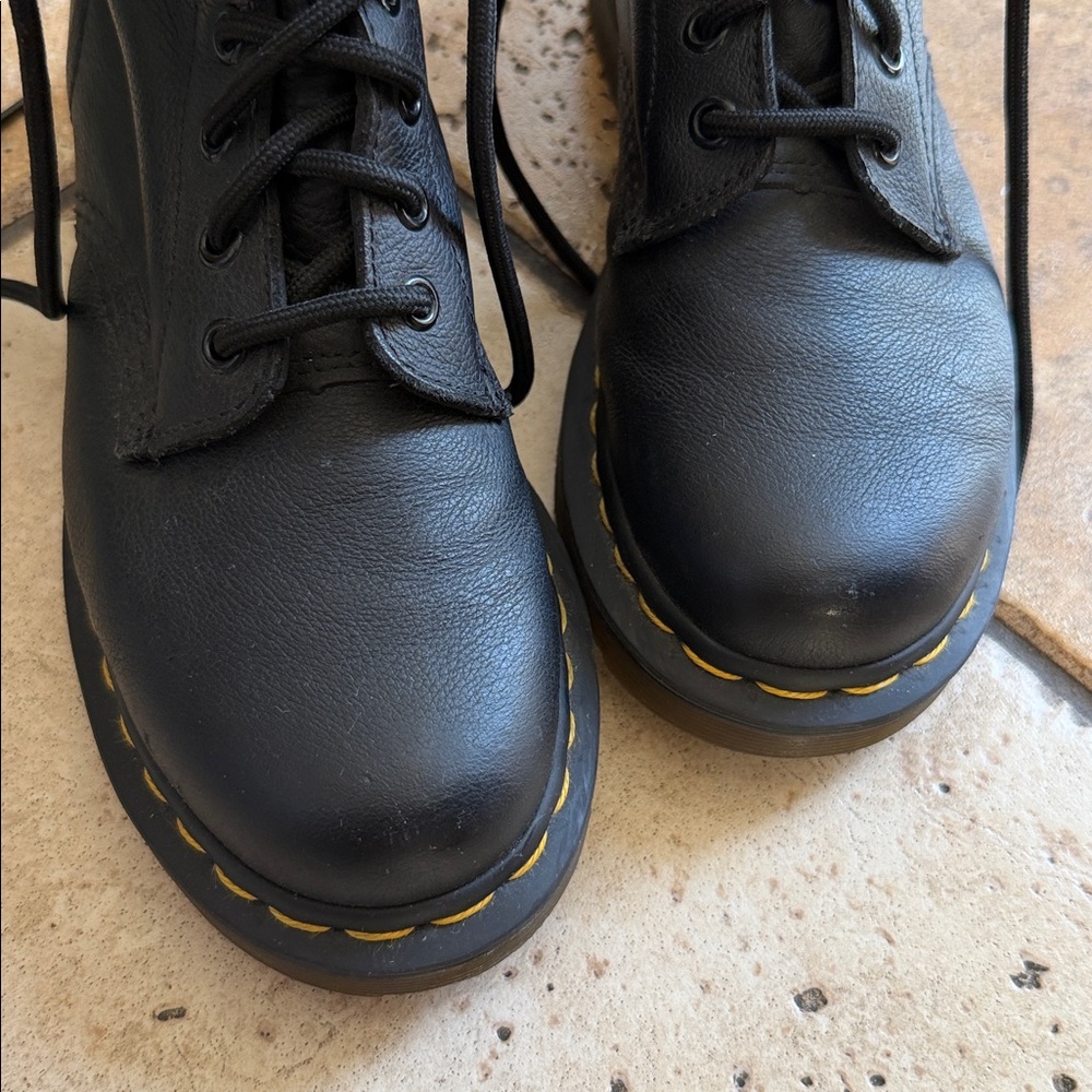 Dr. Martens Pascal Virginia Leather Boots – Soft Black 8-Eye – Women’s 6 - Picture 9 of 9